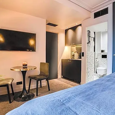 Rayz Eiffel Aparthotel 4*