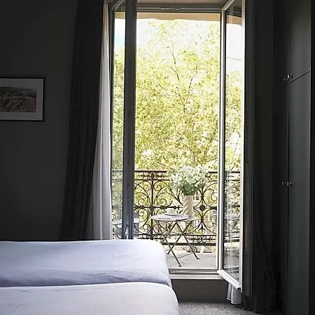 Rayz Eiffel Aparthotel 4*
