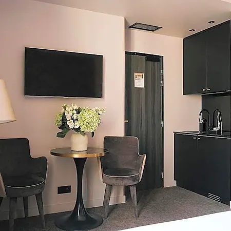 Rayz Eiffel Aparthotel 4*