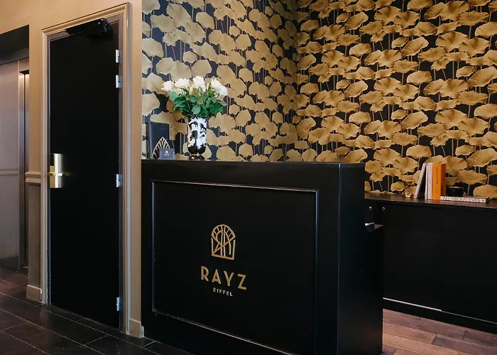 Rayz Eiffel 4* パリ