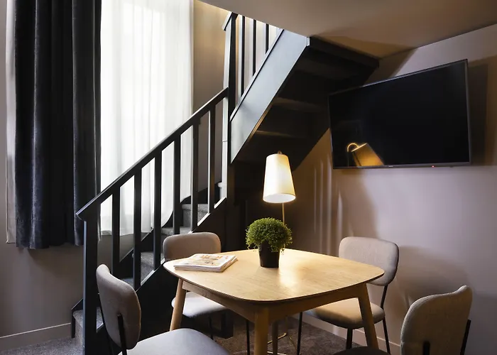 Rayz Eiffel Aparthotel 4*