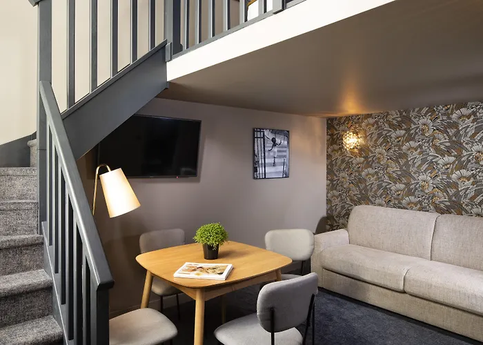 Rayz Eiffel Aparthotel 4*