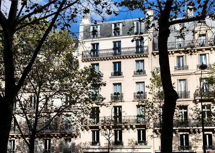 Rayz Eiffel Aparthotel 4*