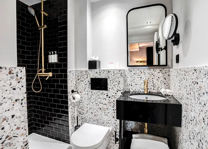 Rayz Eiffel Aparthotel 4*