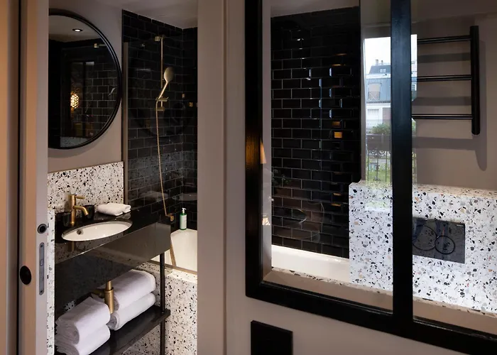 Rayz Eiffel 4* Paris